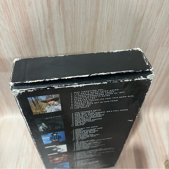 Garth Brooks The Limited Series 6 C.D Boxed Set. - Picture 6 of 8